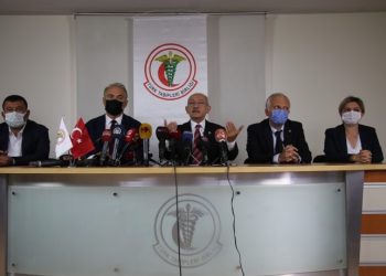 متحديًا بهجلي.. زعيم المعارضة يزور اتحاد أطباء تركيا