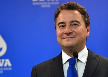 علي باباجان يكشف آخر تطورات حالته الصحية