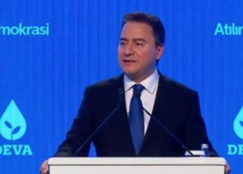 علي باباجان: تركيا تدار بقرار فردي ولا دور فعلي للحكومة