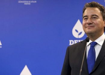 باباجان: أردوغان لم يتصل للاطمئنان على صحتي!