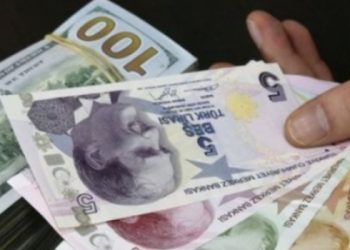 تركيا.. الدولار يقترب من تسجيل رقم قياسي جديد أمام الليرة