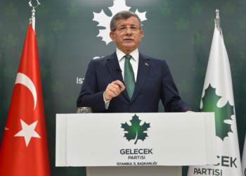 داود أوغلو: تركيا تتبع سياسة رعناء بشرق المتوسط وموقف قبرص يزداد قوة