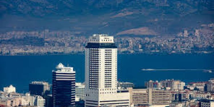 بسبب الإفلاس.. فندق هيلتون إزمير يغلق أبوابه في تركيا