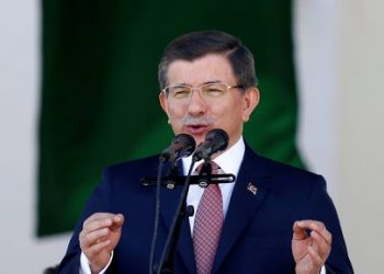 داود أوغلو: تصرفات أردوغان تجر تركيا إلى صدام عسكري وشيك