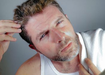 هل نستطيع إخفاء الشيب طبيعيًا؟