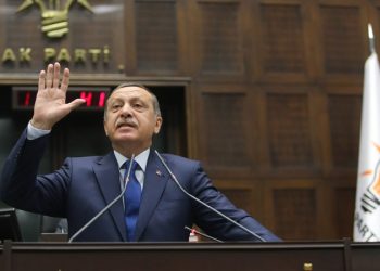 أردوغان لنواب حزبه: توقفوا عن تعيين أقاربكم!