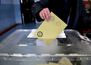 كاتبة تركية: العدالة والتنمية سيخسر الناخبين الأكراد المحافظين