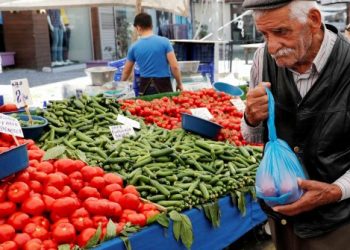 اقتصاديون: معدل التضخم في تركيا 4 أضعاف المعلن رسميًا