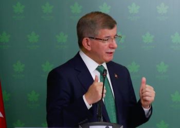 داود أوغلو لأردوغان: لا تطالب الشعب بالصبر وأسرتك تحصد الثروات!