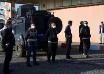 سياسي: حزب أردوغان “استسلم” لسياسات حليفه “القومية”