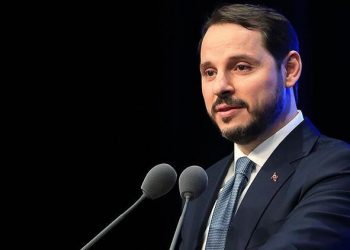 رغم الأزمة المالية.. صهر أردوغان يعين آلاف الموظفين في وزارته!