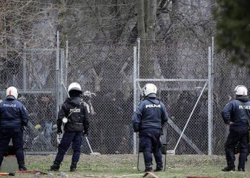 الشرطة اليونانية تعزز وجودها على الحدود البرية مع تركيا