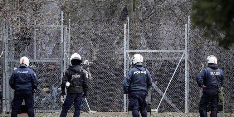الشرطة اليونانية تعزز وجودها على الحدود البرية مع تركيا