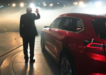 حزب داود أوغلو يسخر من سيارة أردوغان “المحلية”