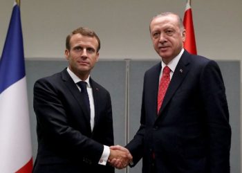 الجارديان: التوترات بين أردوغان وماكرون تعود بالنفع على كليهما