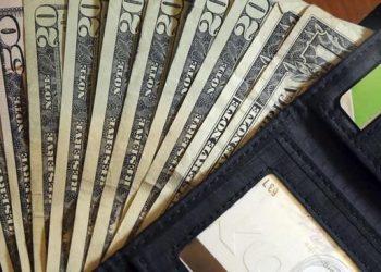 توقعات من رويترز لسعر صرف الدولار أمام الليرة