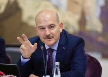 وزير داخلية تركيا يهدد قادة الأحزاب المتضامنين مع معتقلي “الشعوب الديموقراطي”