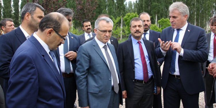 تبعية رئيس البنك المركزي التركي لأردوغان تظهر على تويتر!