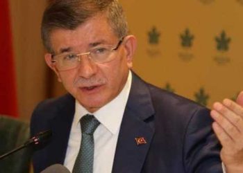 داود أوغلو لأردوغان: هل أنت من يحكم تركيا؟