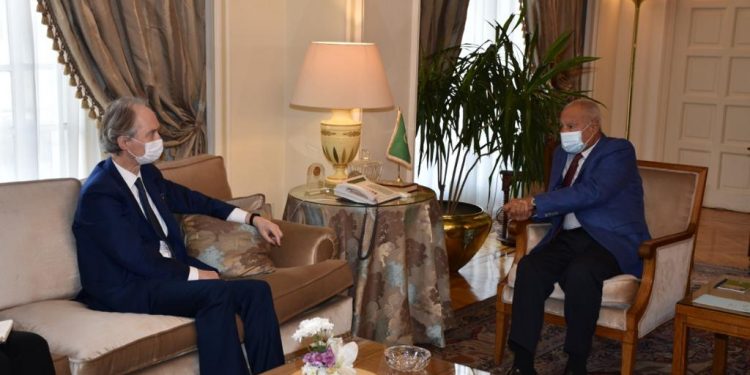 أبو الغيط يبلغ جير بيدرسون أن الحل العسكري لن يحسم الصراع في سوريا