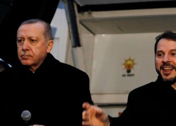 سياسي تركي: صهر أردوغان فرض التقشف على الشعب لصالح القصر!