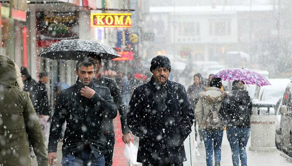الثلوج تتساقط على شرق تركيا