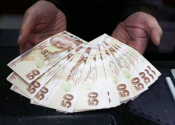 هل ينتعش اقتصاد تركيا بعد رحيل صهر أردوغان ومحافظ البنك المركزي المطيع؟