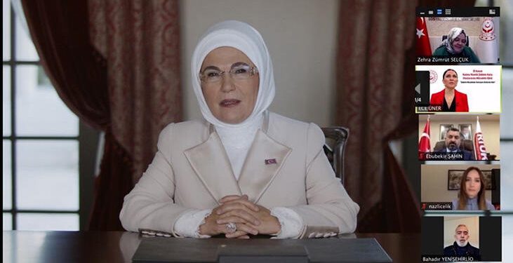 أمينة أردوغان تحرج زوجها وبهجلي: لا تقدموا زعماء المافيا والطغاة كقدوة