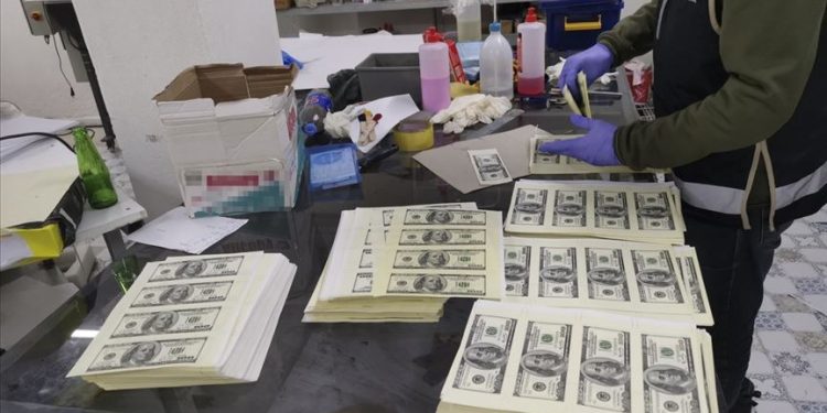 ورشة طباعة في تركيا زورت 1.5 مليون دولار!