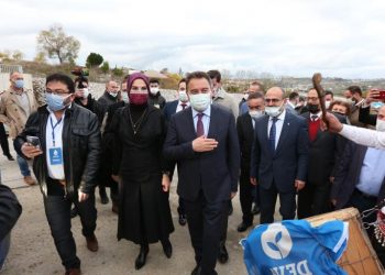 باباجان لأردوغان: لا تعتقد أن العالم غبي!