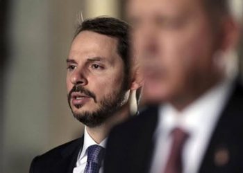 هاشتاج يطيح بصهر أردوغان من وزارة الخزانة والمالية!