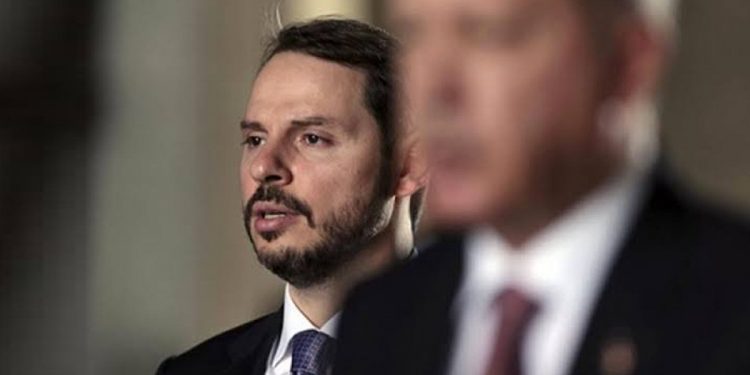 هاشتاج يطيح بصهر أردوغان من وزارة الخزانة والمالية!