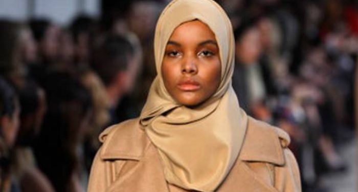 حليمة عدن تعتزل عرض الأزياء حتى لا تفوتها الصلاة مجددًا