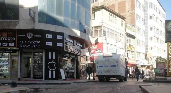 تركيا.. الشرطة تداهم مكتب وكالة كردية في فان وتعتقل صحفيًا