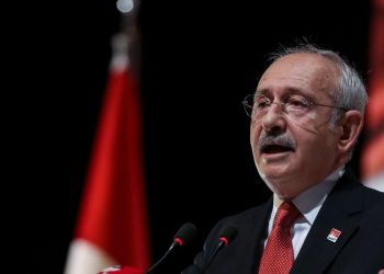 زعيم المعارضة يطالب أردوغان بإعادة المفصولين لعملهم