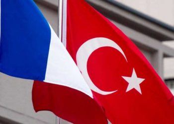 فرنسا تلمح لفرض عقوبات اقتصادية على تركيا