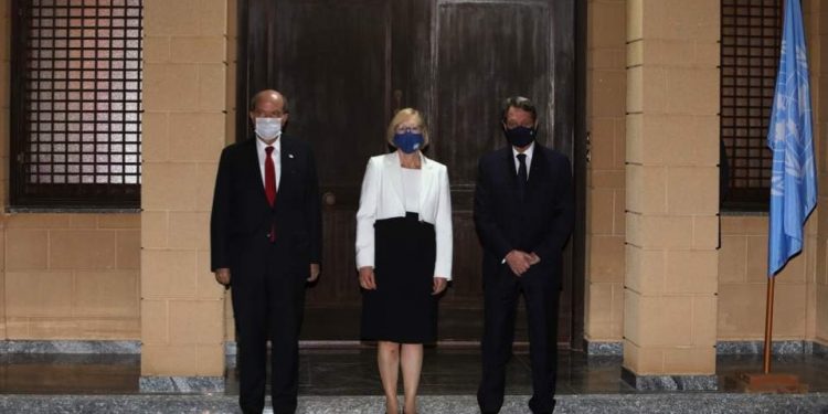 زعيما قبرص يلتقيان برعاية الأمم المتحدة ويتفقان على لقاء خماسي