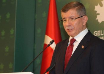 داود أوغلو: أردوغان سيرفع الفائدة 400 نقطة على الأقل