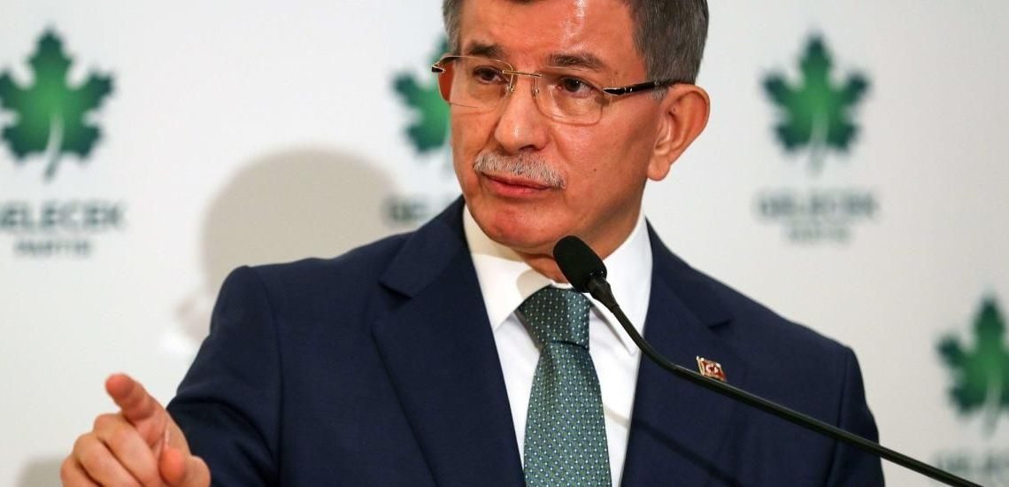 داود أوغلو حول استقالة صهر أردوغان: عدنا إلى نظام القبلية!