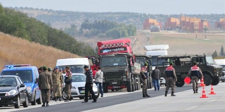 عقيد سابق: أردوغان سجن مدعين عامين ظلما بعد فضحهم تهريب السلاح