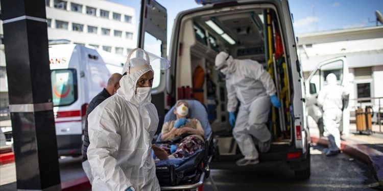 تركيا تتجاوز 5 آلاف إصابة كورونا مع أول تطبيق لحظر التجوال