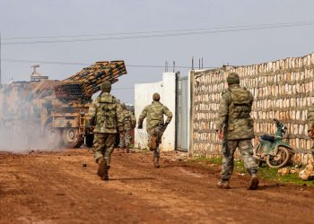 سوريا.. تركيا تعزز وجودها في إدلب بآليات وذخائر جديدة