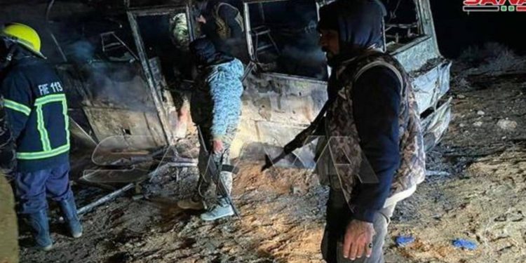 المرصد: 37 قتيلا من الجيش السوري في هجوم لداعش ببادية الشولا