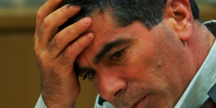 وزير خارجية إسرائيل يقفز من تايتنك حزب “أزرق أبيض”