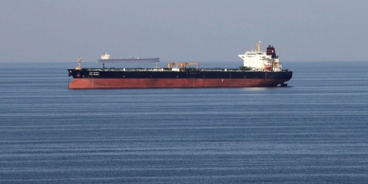 انفجار ناقلة نفط في ميناء جدة السعودي