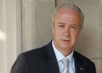 رئيس نادي برشلونة يفكر في بيع ميسي لهذا السبب!