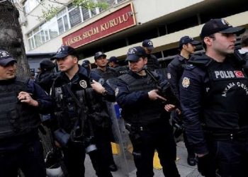 اعتقال 22 مواطنا في تركيا لاشتراكهم في صحيفة زمان!