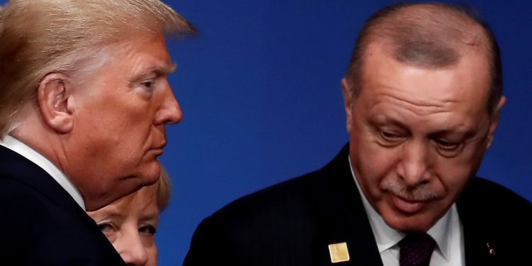 ترامب وقع على حزمة عقوبات ضد تركيا على خلفية صفقة صواريخ “إس 400”