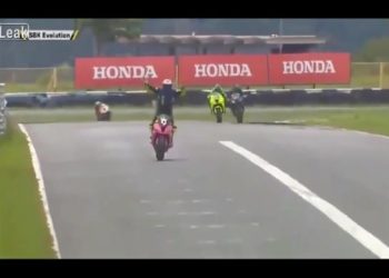 متسابق يستعجل الاحتفال بالفوز فيصاب بخيبة أمل