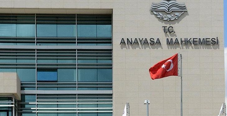 قرار من المحكمة الدستورية ينصف موظفًا فُصل تعسفيًا